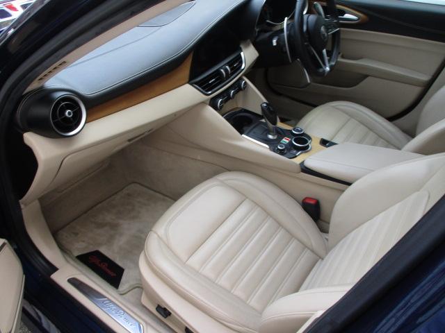 ジュリア スーパー 新車保証書・整備手帳・記録簿・取説・Sキー・革シート(ヒーター付)・Rカメラ・ETC・パドルシフト(11枚目)