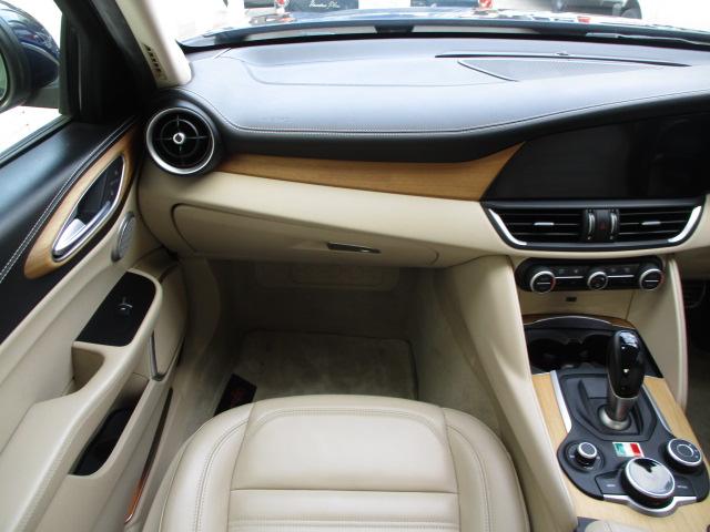 ジュリア スーパー 新車保証書・整備手帳・記録簿・取説・Sキー・革シート(ヒーター付)・Rカメラ・ETC・パドルシフト(15枚目)