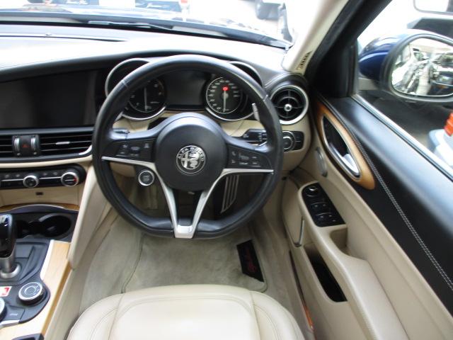 ジュリア スーパー 新車保証書・整備手帳・記録簿・取説・Sキー・革シート(ヒーター付)・Rカメラ・ETC・パドルシフト(16枚目)