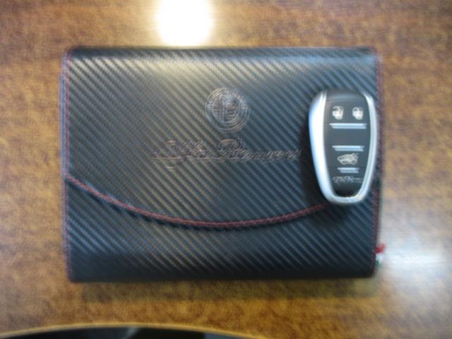 ジュリア スーパー 新車保証書・整備手帳・記録簿・取説・Sキー・革シート(ヒーター付)・Rカメラ・ETC・パドルシフト(25枚目)