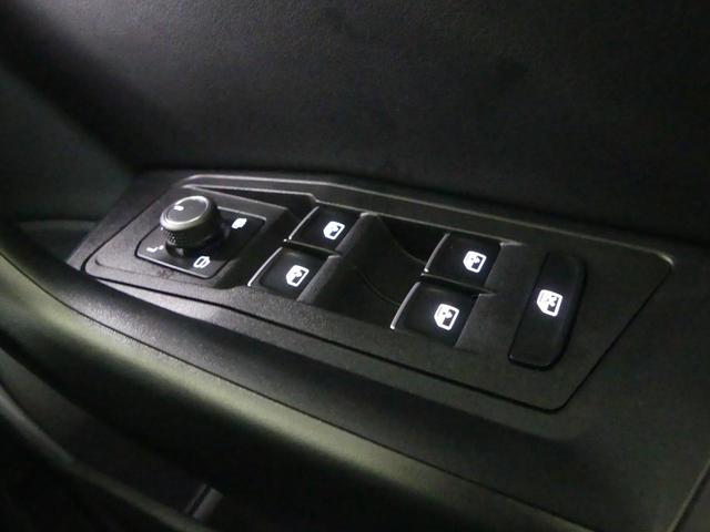 Ｔ－ロック ＴＳＩ　スタイル　Ｖｏｌｋｓｗａｇｅｎ認定中古車　純正ナビゲーションシステム　ＥＴＣ２．０　１，５００ｃｃ　ＴＳＩエンジン　７速ＤＳＧ　２ゾーンオートエアコン（14枚目）