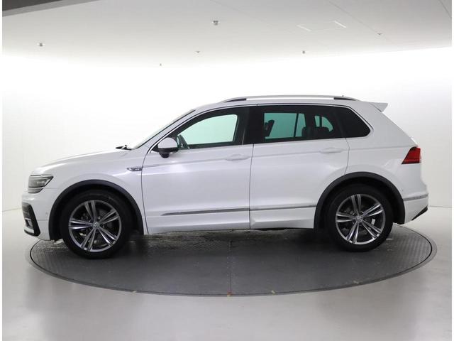 ティグアン ＴＳＩ　Ｒライン　ＴＳＩエンジンＡＣＣルーフレールＣＤ・ＳＤ・ＤＶＤ　ＢｌｕｅｔｏｏｔｈカープレイリアビューカメラＥＴＣ．０ブラインドスポットブレーキアシストＲ－ＬＩＮＥスペアキー有（5枚目）