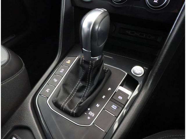 ティグアン ＴＳＩ　Ｒライン　ＴＳＩエンジンＡＣＣルーフレールＣＤ・ＳＤ・ＤＶＤ　ＢｌｕｅｔｏｏｔｈカープレイリアビューカメラＥＴＣ．０ブラインドスポットブレーキアシストＲ－ＬＩＮＥスペアキー有（11枚目）