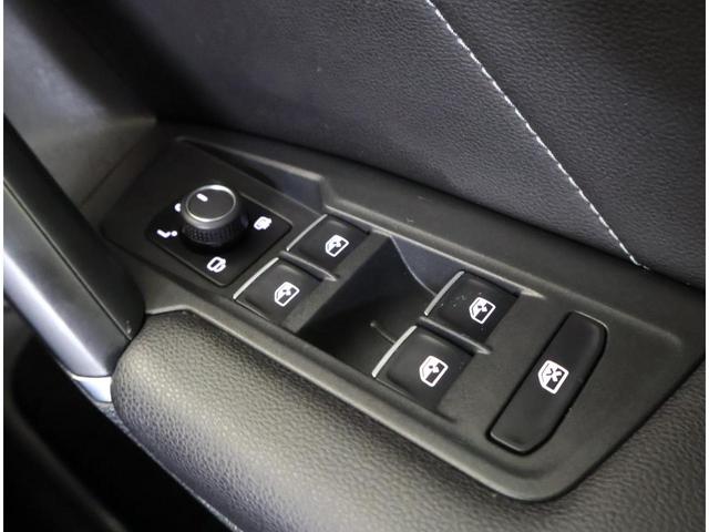 ティグアン ＴＳＩ　Ｒライン　ＴＳＩエンジンＡＣＣルーフレールＣＤ・ＳＤ・ＤＶＤ　ＢｌｕｅｔｏｏｔｈカープレイリアビューカメラＥＴＣ．０ブラインドスポットブレーキアシストＲ－ＬＩＮＥスペアキー有（12枚目）