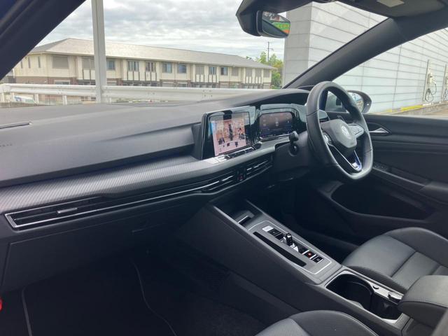 ゴルフＲ Ｒ　認定中古車１年保証付　車検整備付　ワンオーナー車　禁煙車　ＬＥＤヘッドライト　バックカメラ　レーンキープアシスト　フロントアシスト　ブラインドスポット　リヤトラフィックアシスト（15枚目）