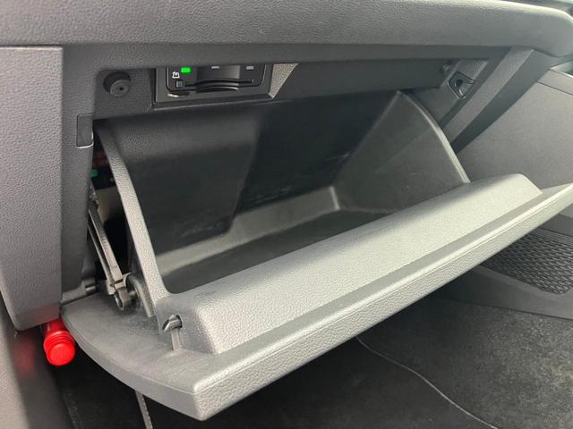 ゴルフＲ Ｒ　認定中古車１年保証付　車検整備付　ワンオーナー車　禁煙車　ＬＥＤヘッドライト　バックカメラ　レーンキープアシスト　フロントアシスト　ブラインドスポット　リヤトラフィックアシスト（37枚目）