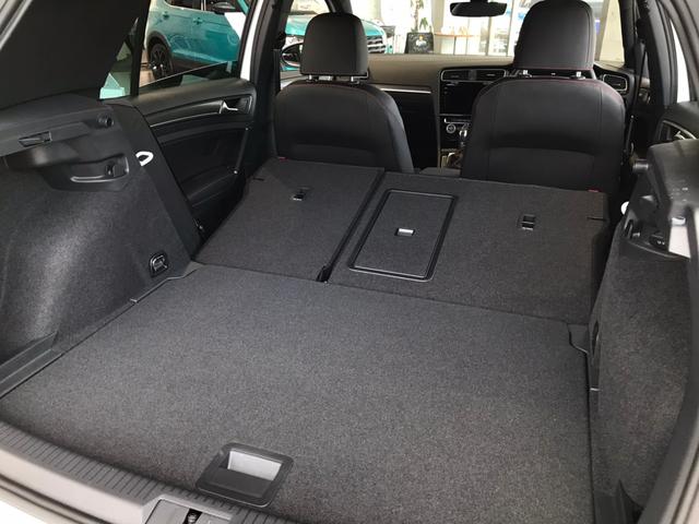 パフォーマンス VW純正ナビ ETC バックカメラ 障害物センサー デジタルメーター フロントアシスト レーンアシスト サイドアシスト DCC ACC Bluetooth 音声ナビ 認定中古車保証 ディーラー車(11枚目)