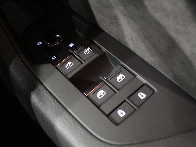 Ａ６アバント ４５ＴＦＳＩクワトロ　スポーツ　Ｓラインパッケージ　４ＷＤ　認定中古車　Ｓｌｉｎｅパッケージ　アシスタンスパッケージ　ＨＤマトリクスＬＥＤヘッドライト　バルコナレザーシート　アダプティブクルーズコントロール　ＥＴＣ　１９インチアルミホイール（17枚目）