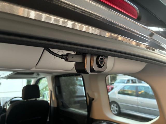 ベルランゴ マックス　ブルーＨＤｉ　純正ＥＴＣ　ドラレコ前後　弊社社用車　パノラミックガラスルーフ　アクティブクルーズコントロール　ブラインドスポットモニター　レーンキープアシスト　クリアランスソナー　衝突被害軽減ブレーキ（13枚目）