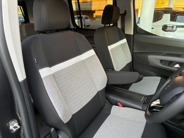 ベルランゴ マックス　ブルーＨＤｉ　純正ＥＴＣ　ドラレコ前後　弊社社用車　パノラミックガラスルーフ　アクティブクルーズコントロール　ブラインドスポットモニター　レーンキープアシスト　クリアランスソナー　衝突被害軽減ブレーキ（20枚目）