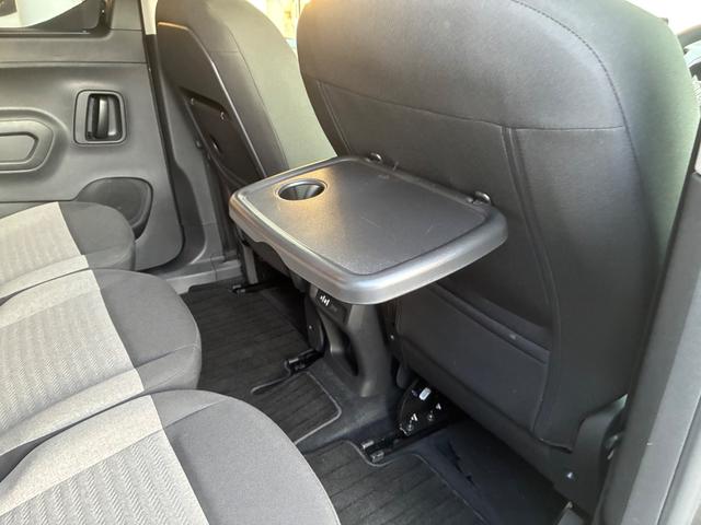 ベルランゴ マックス　ブルーＨＤｉ　純正ＥＴＣ　ドラレコ前後　弊社社用車　パノラミックガラスルーフ　アクティブクルーズコントロール　ブラインドスポットモニター　レーンキープアシスト　クリアランスソナー　衝突被害軽減ブレーキ（29枚目）