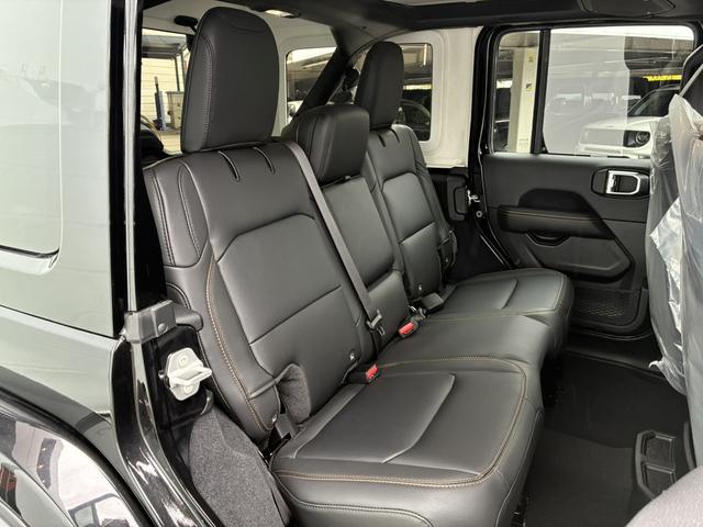 ジープ・ラングラーアンリミテッド サハラ　パワーサイドステップ（10枚目）