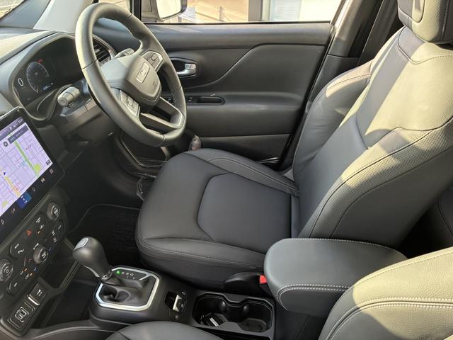 ジープ・レネゲード アルティテュード　ｅ－ハイブリッド（10枚目）