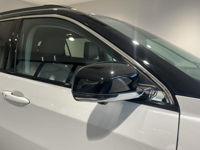 ジープ・コマンダー リミテッド 登録済未使用車(5枚目)