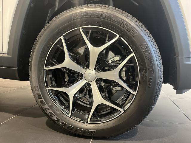 ジープ・コマンダー リミテッド 登録済未使用車(6枚目)