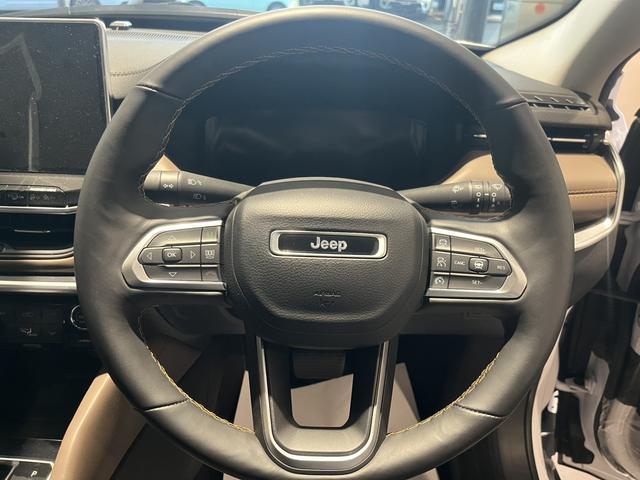 ジープ・コマンダー リミテッド 登録済未使用車(9枚目)