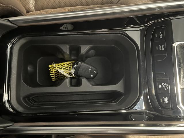 ジープ・コマンダー リミテッド 登録済未使用車(13枚目)