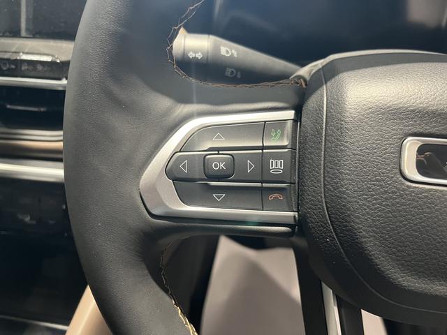 ジープ・コマンダー リミテッド 登録済未使用車(17枚目)