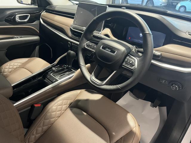 ジープ・コマンダー リミテッド 登録済未使用車(19枚目)