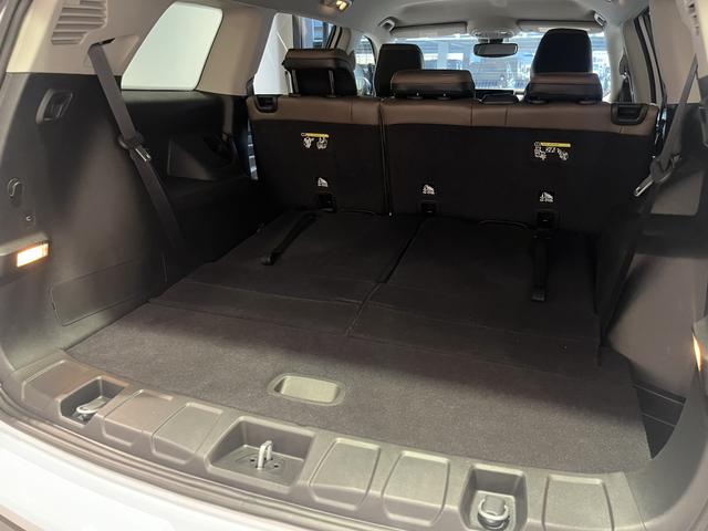 ジープ・コマンダー リミテッド 登録済未使用車(20枚目)