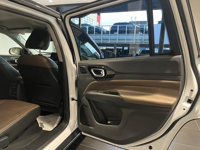 ジープ・コマンダー リミテッド 登録済未使用車(26枚目)