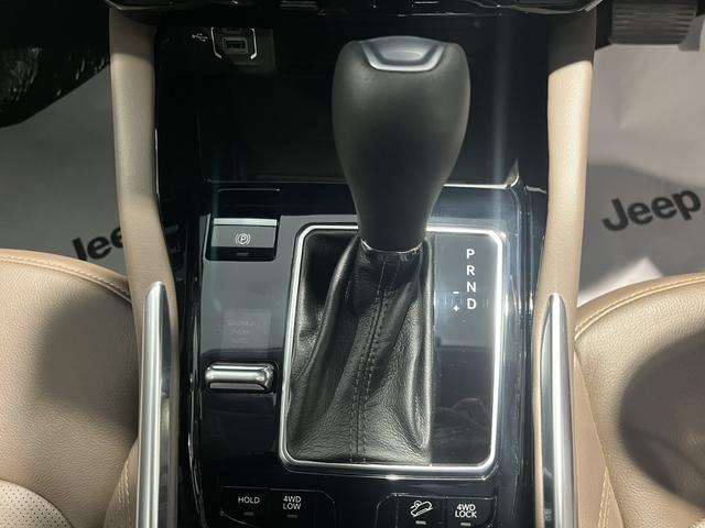 ジープ・コマンダー リミテッド 登録済未使用車(31枚目)