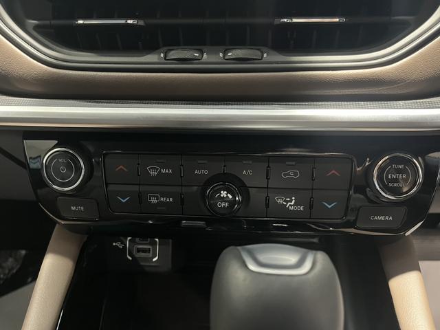 ジープ・コマンダー リミテッド 登録済未使用車(33枚目)