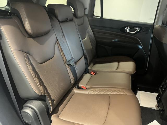 ジープ・コマンダー リミテッド 登録済未使用車(35枚目)