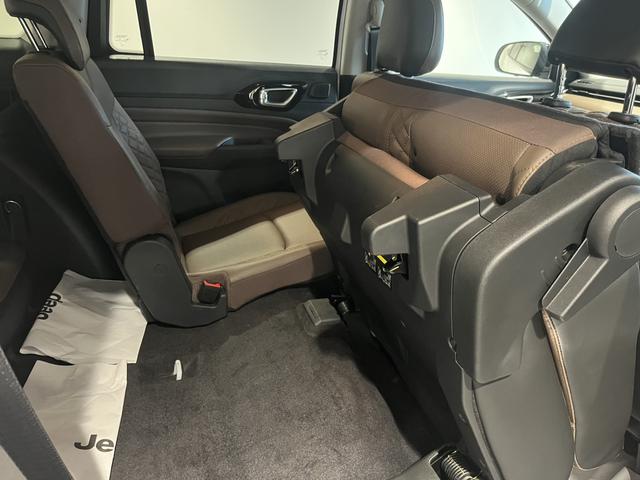 ジープ・コマンダー リミテッド 登録済未使用車(37枚目)