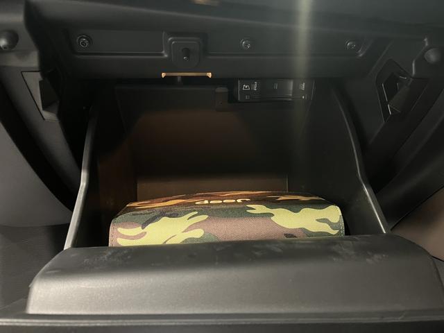 ジープ・コマンダー リミテッド 登録済未使用車(42枚目)