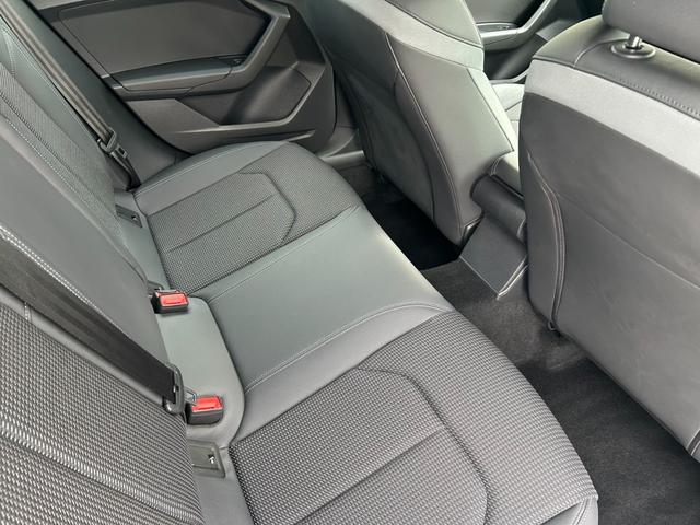 写真だけでは伝わらない魅力を、ぜひ店頭でご確認ください。あなたのご来店をお待ちしております。上質な空間と走りを直接感じていただけるよう、ご来店お待ちしております。お気軽にお越しください！