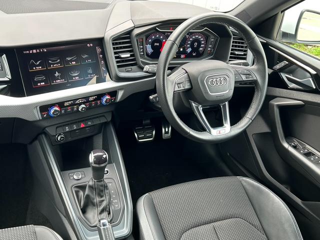 ＡＡＡ東大阪では、ドリンクを提供し、ゆっくりと車を検討できるよう取り組んでおります。試乗や車の詳細を確認しながら、ぜひお気に入りの１台を見つけてくださいませ。