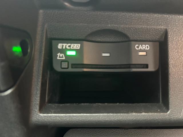 シングルフレームグリルはＡｕｄｉの象徴的なデザイン要素であり、一目でＡｕｄｉとわかるスタイル、大きくて迫力のある形状が車のスポーティな印象を強調しており、魅力的なデザインとなっています。