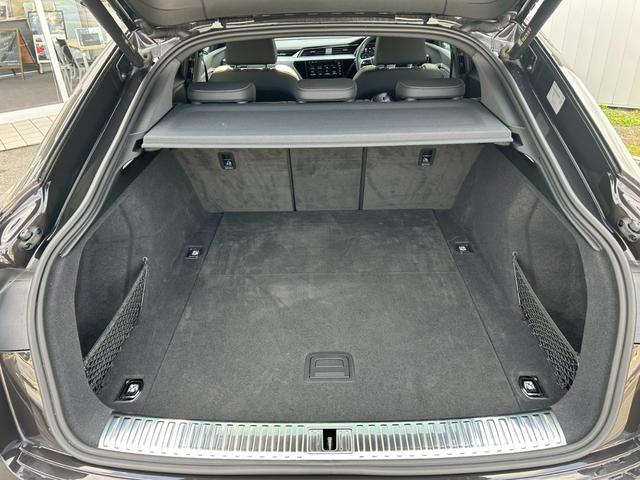 Ｑ８スポーツバック ｅ－トロン ５５ｅ－トロンクワトロ　Ｓライン　ブラックｓｔｙｌｅ／サイレンスパッケージ／インテイリアプラスパッケージ／ＯＰ２１ＡＷ／エアサス／ステアリングヒーター／イージークローザー／バング＆オルフセン／Ｆ・Ｒシートヒーター／認定中古車（51枚目）