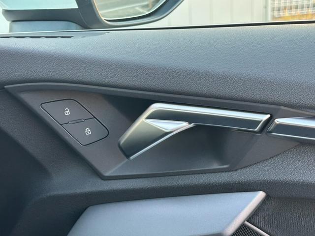 Ａ３セダン ３０ＴＦＳＩアドバンスド　現行モデル／ＭＭＩナビゲーション／ＴＶ／スマートフォンインターフェイス／ワイヤレスチャージ／サイドアシスト／バーチャルコックピット／純正アルミホイール／コーナーセンサー／認定中古車（34枚目）