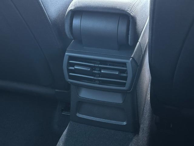 ＡＡＡ東大阪では、ドリンクを提供し、ゆっくりと車を検討できるよう取り組んでおります。試乗や車の詳細を確認しながら、ぜひお気に入りの１台を見つけてくださいませ。