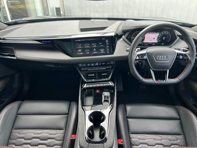 RS e-トロンGT ベースグレード デモカーUP/ブラックstyle/RSデザインPKGレッド/テクノロジーPKG/ファインナッパレザー/OP21AW/ダイナミックパッケージプラス/シートベンチレーション/バング&オルフセン/認定中古車(3枚目)