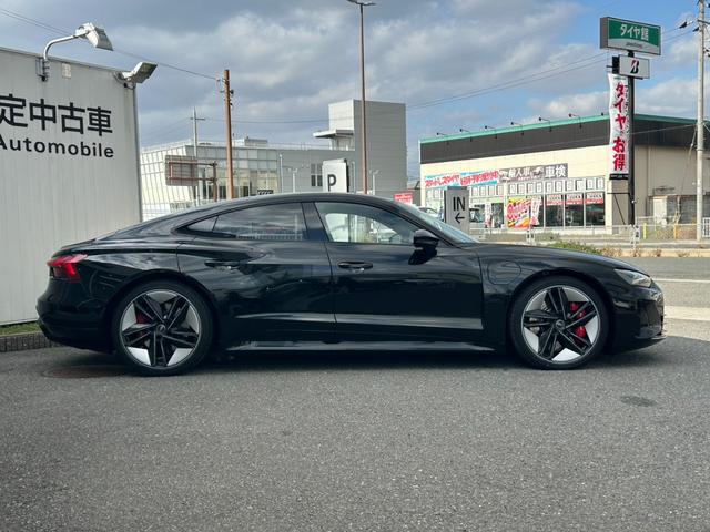 RS e-トロンGT ベースグレード デモカーUP/ブラックstyle/RSデザインPKGレッド/テクノロジーPKG/ファインナッパレザー/OP21AW/ダイナミックパッケージプラス/シートベンチレーション/バング&オルフセン/認定中古車(8枚目)