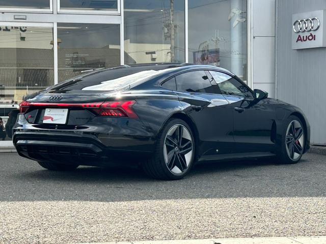 RS e-トロンGT ベースグレード デモカーUP/ブラックstyle/RSデザインPKGレッド/テクノロジーPKG/ファインナッパレザー/OP21AW/ダイナミックパッケージプラス/シートベンチレーション/バング&オルフセン/認定中古車(9枚目)