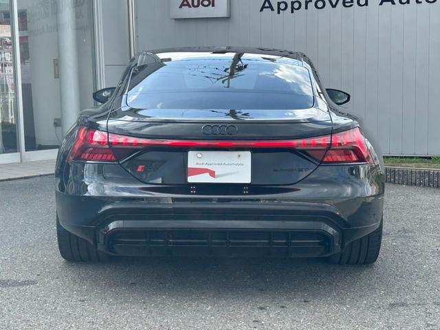 RS e-トロンGT ベースグレード デモカーUP/ブラックstyle/RSデザインPKGレッド/テクノロジーPKG/ファインナッパレザー/OP21AW/ダイナミックパッケージプラス/シートベンチレーション/バング&オルフセン/認定中古車(10枚目)