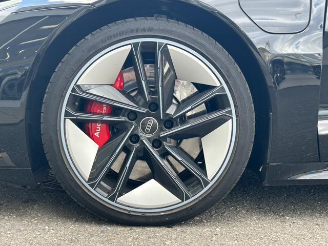 RS e-トロンGT ベースグレード デモカーUP/ブラックstyle/RSデザインPKGレッド/テクノロジーPKG/ファインナッパレザー/OP21AW/ダイナミックパッケージプラス/シートベンチレーション/バング&オルフセン/認定中古車(13枚目)