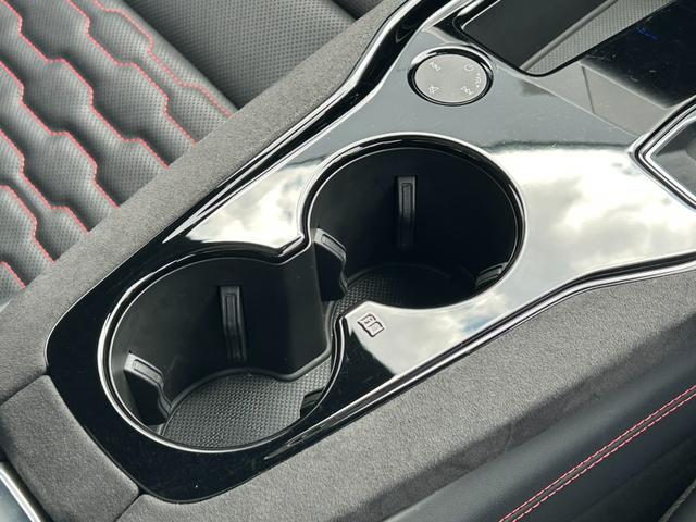 RS e-トロンGT ベースグレード デモカーUP/ブラックstyle/RSデザインPKGレッド/テクノロジーPKG/ファインナッパレザー/OP21AW/ダイナミックパッケージプラス/シートベンチレーション/バング&オルフセン/認定中古車(30枚目)