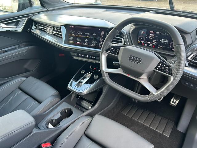 Ｑ４ ｅ－トロン ４５ｅ－トロン　Ｓライン　ＭＭＩナビプロ／レザー・電動シート／ＴＶ／ステアリングヒーター／ＯＰ２０ＡＷ／マトリクスＬＥＤライト／ヘッドアップディスプレイ／３６０度カメラ／シートメモリ／デモカーアップ／認定中古車（14枚目）