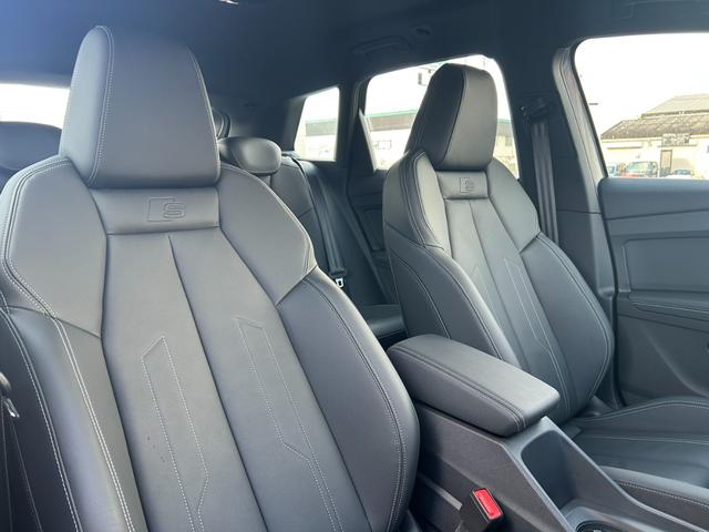 Ｑ４ ｅ－トロン ４５ｅ－トロン　Ｓライン　ＭＭＩナビプロ／レザー・電動シート／ＴＶ／ステアリングヒーター／ＯＰ２０ＡＷ／マトリクスＬＥＤライト／ヘッドアップディスプレイ／３６０度カメラ／シートメモリ／デモカーアップ／認定中古車（15枚目）