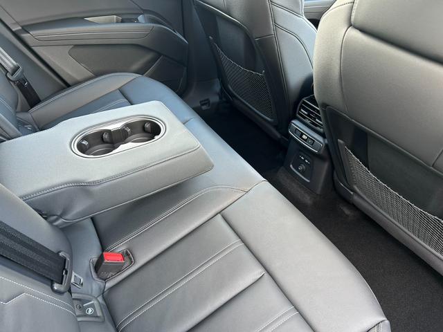 Ｑ４ ｅ－トロン ４５ｅ－トロン　Ｓライン　ＭＭＩナビプロ／レザー・電動シート／ＴＶ／ステアリングヒーター／ＯＰ２０ＡＷ／マトリクスＬＥＤライト／ヘッドアップディスプレイ／３６０度カメラ／シートメモリ／デモカーアップ／認定中古車（43枚目）