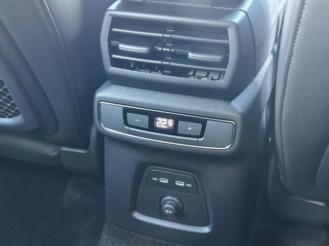 Ｑ４ ｅ－トロン ４５ｅ－トロン　Ｓライン　ＭＭＩナビプロ／レザー・電動シート／ＴＶ／ステアリングヒーター／ＯＰ２０ＡＷ／マトリクスＬＥＤライト／ヘッドアップディスプレイ／３６０度カメラ／シートメモリ／デモカーアップ／認定中古車（44枚目）