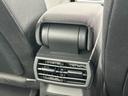 AAA東大阪では、ドリンクを提供し、ゆっくりと車を検討できるよう取り組んでおります。試乗や車の詳細を確認しながら、ぜひお気に入りの1台を見つけてくださいませ。