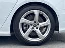 シングルフレームグリルはAudiの象徴的なデザイン要素であり、一目でAudiとわかるスタイル、大きくて迫力のある形状が車のスポーティな印象を強調しており、魅力的なデザインとなっています。