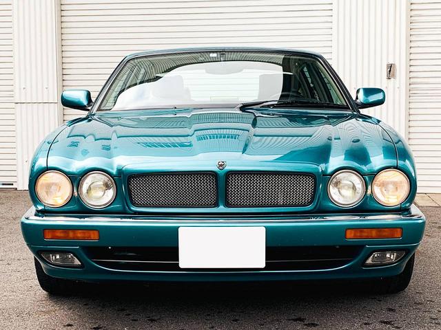 ＸＪ ＸＪＲ　４．０スーパーチャージド　Ｘ３００　ＸＪＲ　４．０Ｌ　直列６気筒エンジン・スーパーチャージド　　純正１７インチアルミ　ディーラー車　左ハンドル　レザーシート　本木目パネル杢目有り　サンルーフ　グリーンメタリック　記録簿（2枚目）