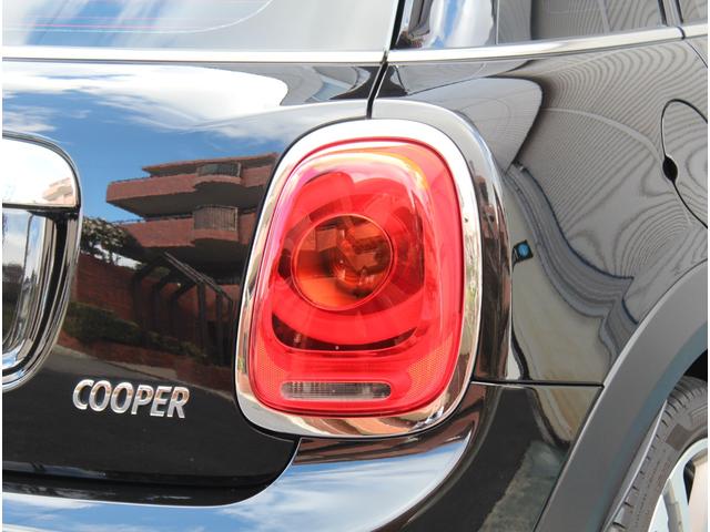 クーパー セブン ワンオーナー 特別仕様車 ハーフレザーシート LEDライト レインセンサー 純正HDDナビ ブルートゥース AUX&USB バックカメラ バックセンサー スマートキー 専用17インチアルミ ETC(24枚目)